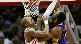 字母哥夹在雄鹿队与希腊国家队之间：篮球资源分配难题与战略抉择